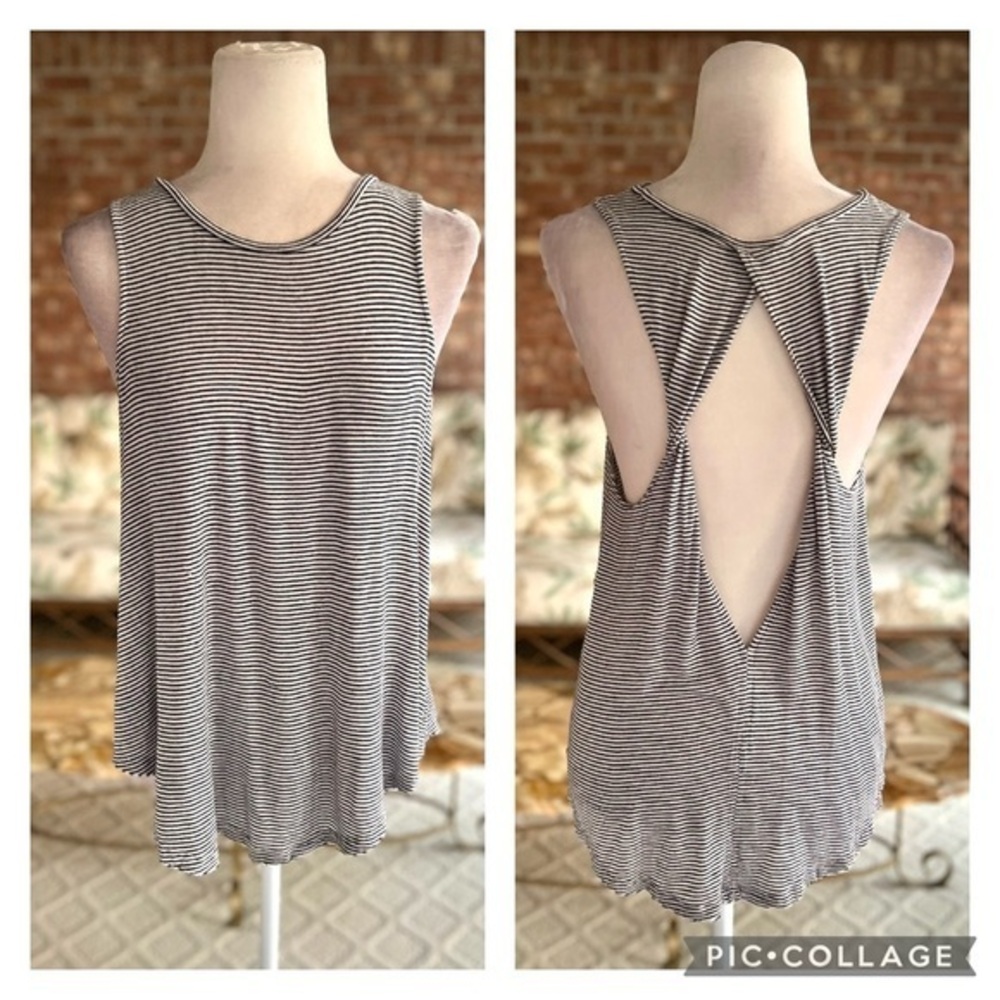 American Eagle Top Striped Twist Back Black White M Athleisure Yoga Tank Gym